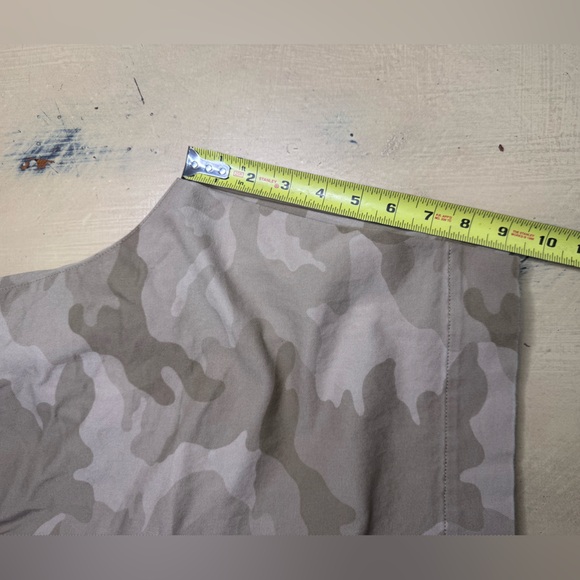 Moncler Pantalone Bermuda Camouflage Shorts - Picture 13 of 14